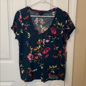 V-neck flowery casual top